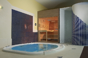 wellness-whirlpool-sopra-sauna